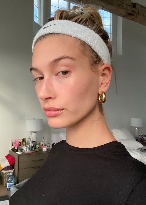 Hailey Bieber showing her clear skin in 2020
