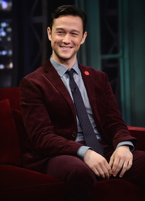 [Image: Joseph-Gordon-Levitt-during-an-interview...r-2015.jpg]