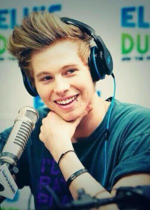 Luke Hemmings Height, Weight, Age, Girlfriend, Family, Facts, Biography