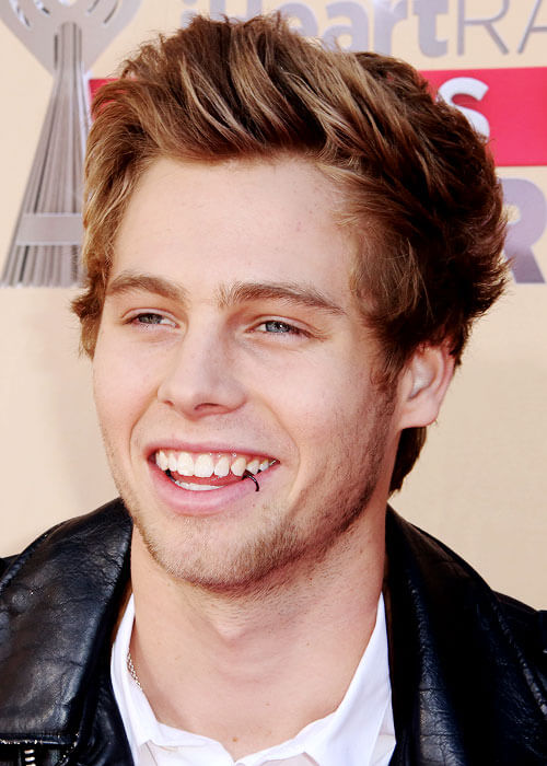 luke hemmings lip ring