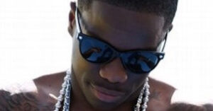 Tinchy Stryder shirtless - Featured Image