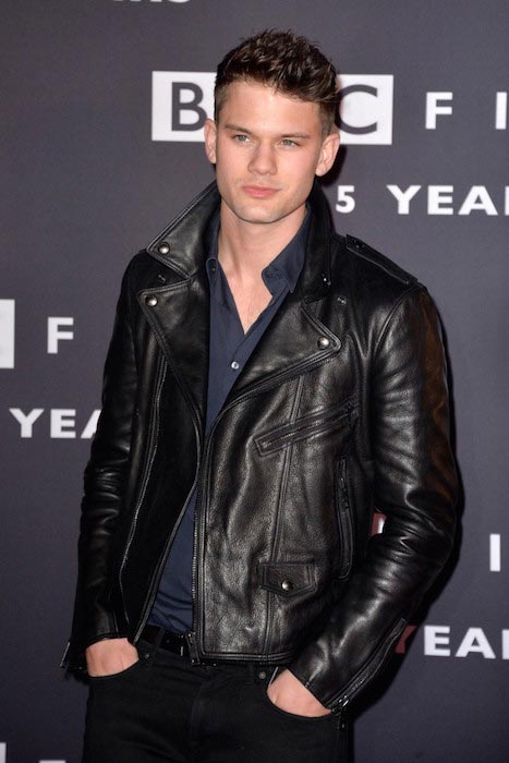 Jeremy Irvine Height Weight Body Statistics - Healthy Celeb