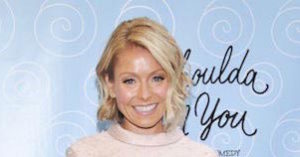 Kelly Ripa height - Featured Image