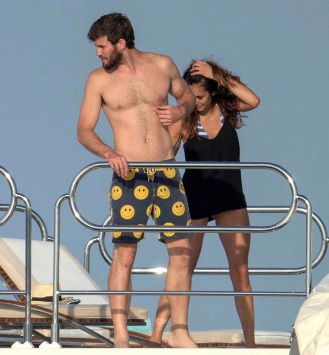 Austin Stowell shirtless and girlfriend Nina Dobrev