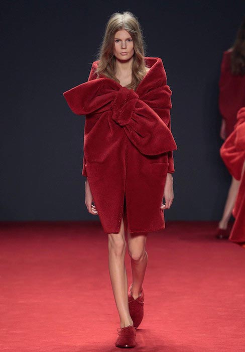 Alexandra Elizabeth Ljadov all red walking the fashion show