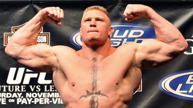 彼の上腕二頭筋を示すブロックlesnar