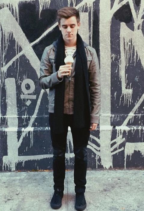 Connor Franta eating ice-cream