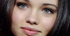 India Eisley - Featured Image