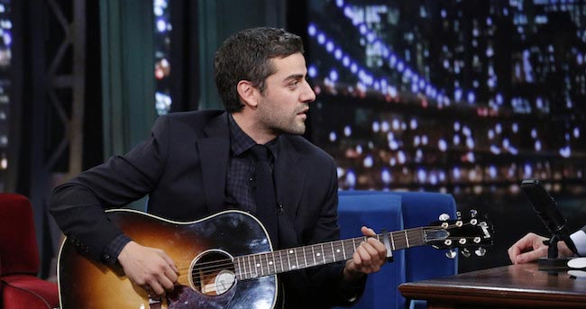 Oscar Isaac at The Late Night Show with Jimmy Fallon playing guitar