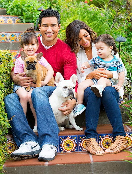 Mario Lopez with his family