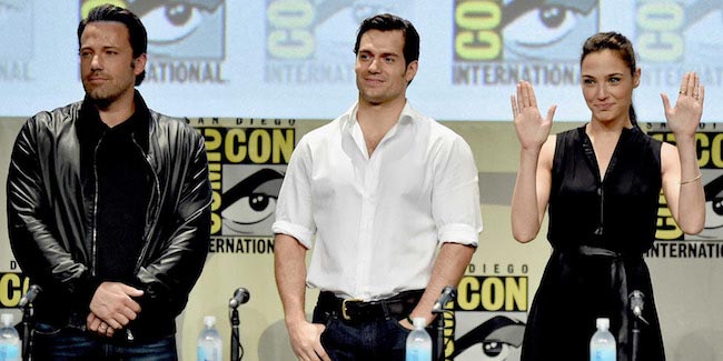 Batman V Superman stars signing autographs at Comic-Con