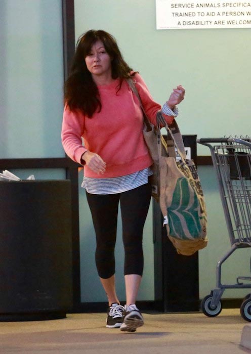 Shannen Doherty wearing leggings shopping in Malibu in March 2016