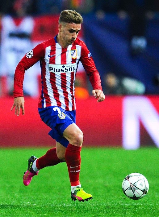 Antoine Griezmann in action during a match between Atletico Madrid and FC Bayern Munich on April 27, 2016 in Madrid