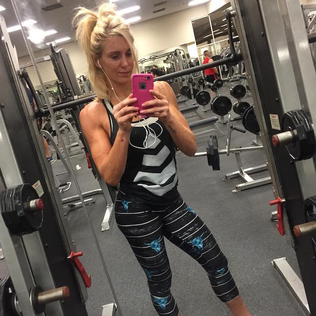 Charlotte workout selfie in the gym