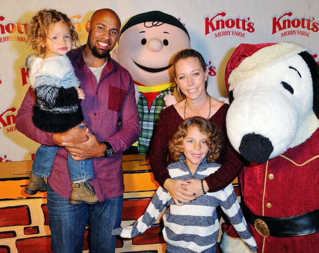 Kendra Wilkinson and Hank Baskett with 2 children