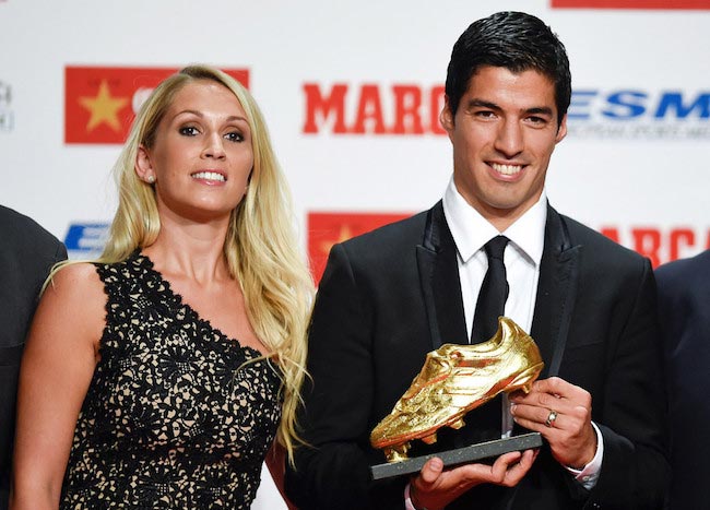 Luis Suarez holding the Golden Boot Trophy for the best European goal scorer with his sweetheart Sofia on October 15, 2014 in Barcelona, Spain