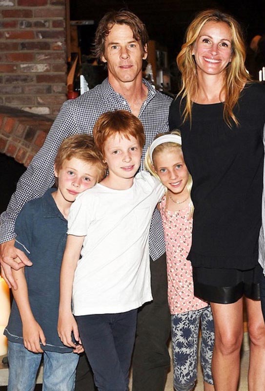 Julia Roberts with her man and kids