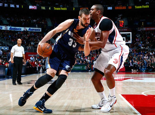 Marc Gasol in a duel with Al Horford of Atlanta Hawks on January 7, 2015