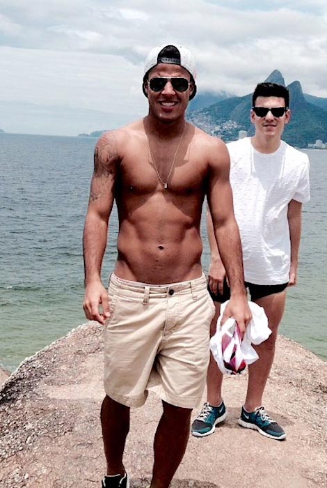 Rafinha shirtless body