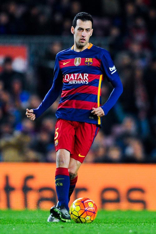 Sergio Busquets passing the ball during a La Liga match between FC Barcelona and Athletic Bilbao on January 17, 2016 in Barcelona, Spain