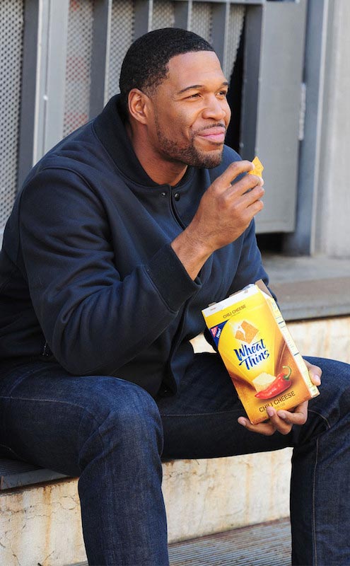 Michael Strahan eating Wheat Thins