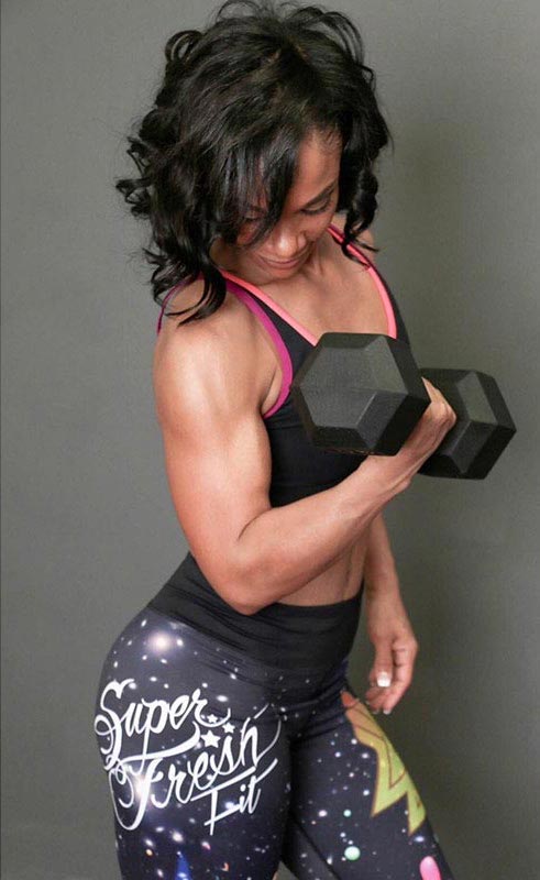 Eve Guzman doing bicep workout