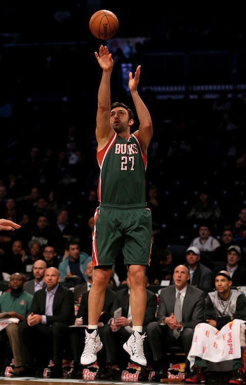 Zaza Pachulia shooting the ball against Brooklyn Nets on March 20, 2015