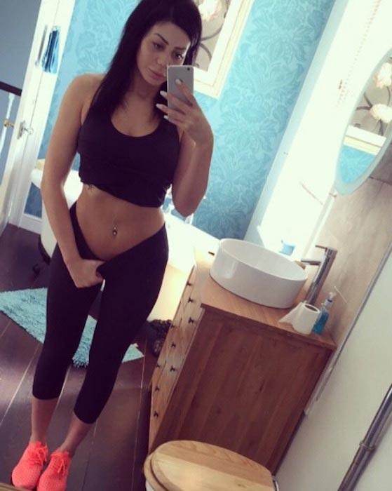 Chloe Ferry posts a mirror selfie on May 22, 2016