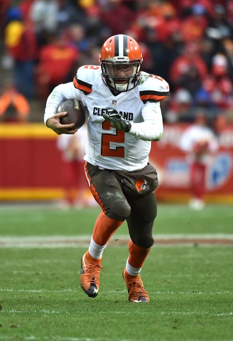 Johnny Manziel in action with the ball during a match between Cleveland Browns and Kansas City Chiefs on December 27, 2015