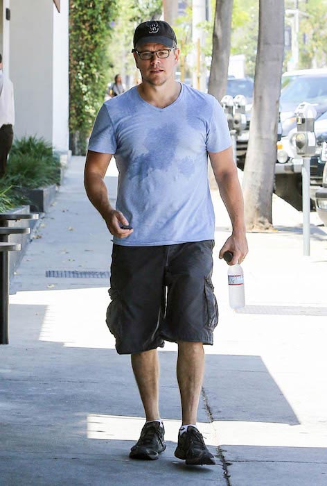 Matt Damon heading towards his car after a workout