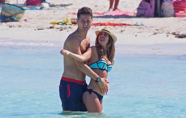 Ander Herrera and Isabel Collado on a vacation