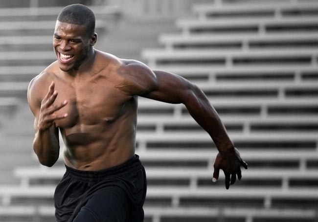 Cuerpo musculoso de Cam Newton