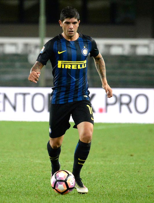 Ever Banega in action during a Serie A match between Chievo Verona and FC Inter Milano on August 21, 2016