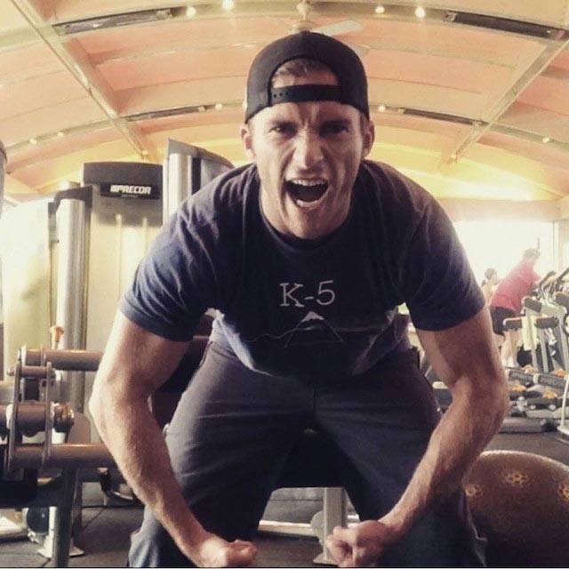 Scott Eastwood gym workout
