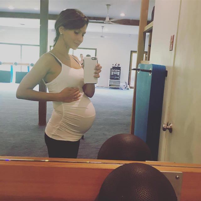 Hilaria Baldwin workout selfie