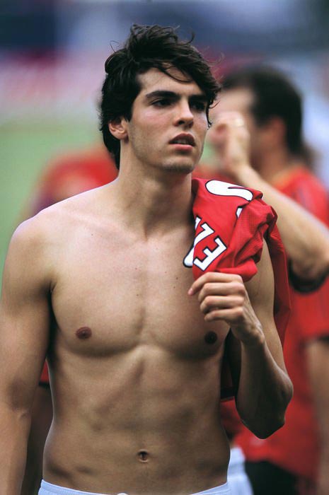 Kaká shirtless shows off his ripped and sculpted body after a match for Brazilian club São Paulo in 2014
