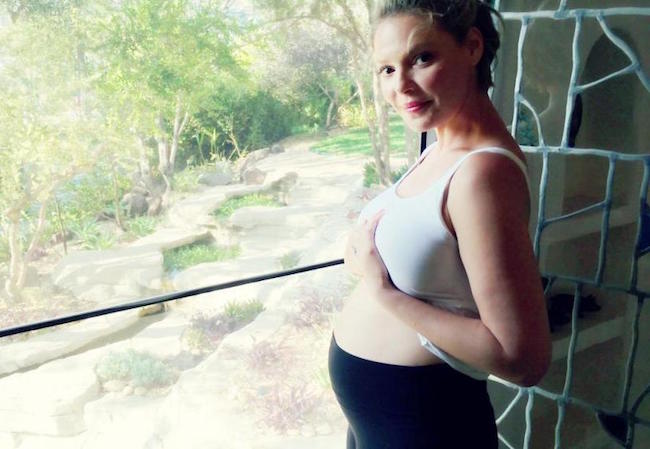 Katherine Heigl posts baby bump photo at 19 weeks pregnant