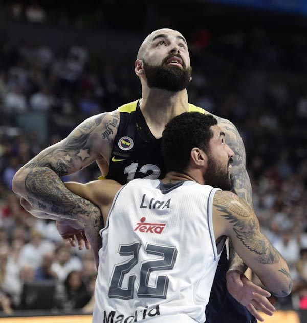 Pero Antic Lima of Real Madrid rebound between Fenerbahce and Real Madrid April 19, 2016