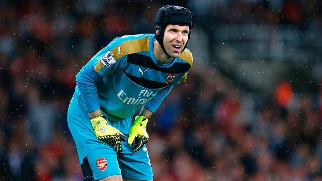 Petr Cech Arsenal teammates away fixture pouring rain 2016