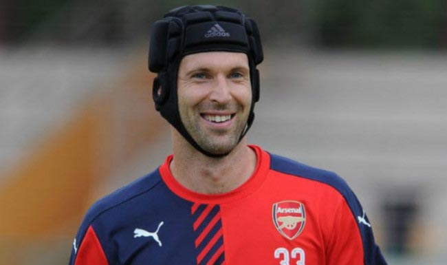 Petr Cech smiles as he is pictured during a team training with his Arsenal teammates in 2016