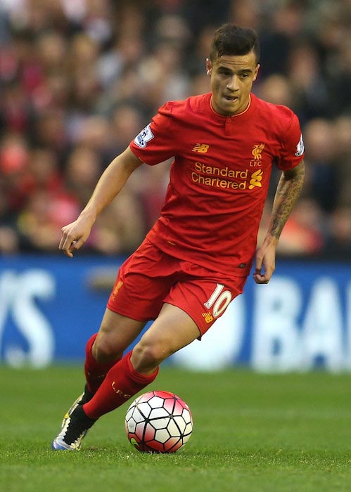 Philippe Coutinho with the ball in a match between Liverpool and Chelsea on May 11, 2016