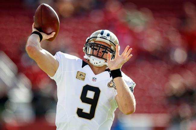 Drew Brees warms up before NFL game against San Francisco 49ers in November 2015