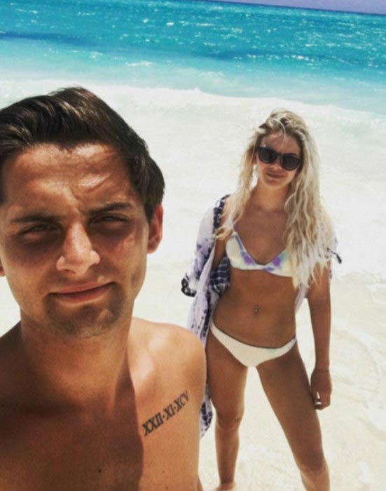 Louisa Johnson and her boyfriend Daniel Elliott on the Bahamas beach during vacations in July 2016