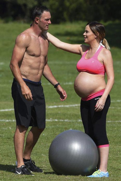 Pregnant Maria Fowler park workout with boyfriend Kelvin Batey