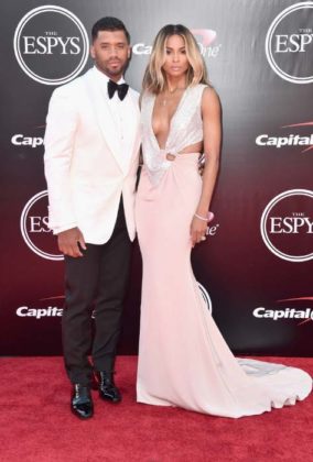 Russell Wilson Height, Weight, Age, Spouse, Family, Facts, Biography