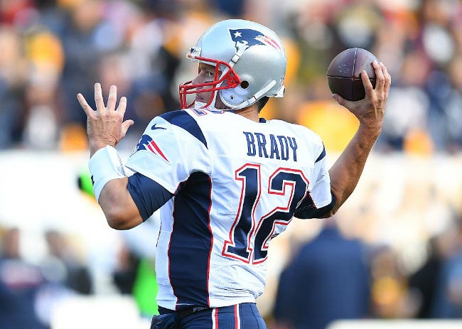 Tom Brady em ação durante um jogo de NFL contra o Pittsburgh Steelers, na Pensilvânia, em outubro de 2016