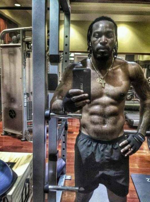 Chris Gayle shirtless shows off his ripped physique in 2015