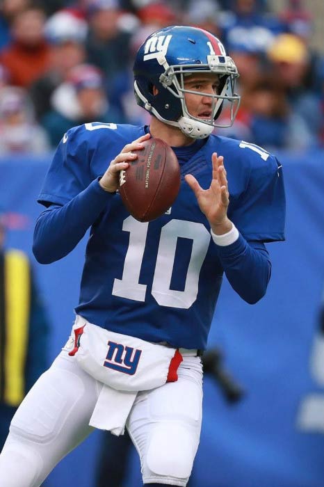 Eli Manning in a match between New York Giants and Chicago Bears in November 2016