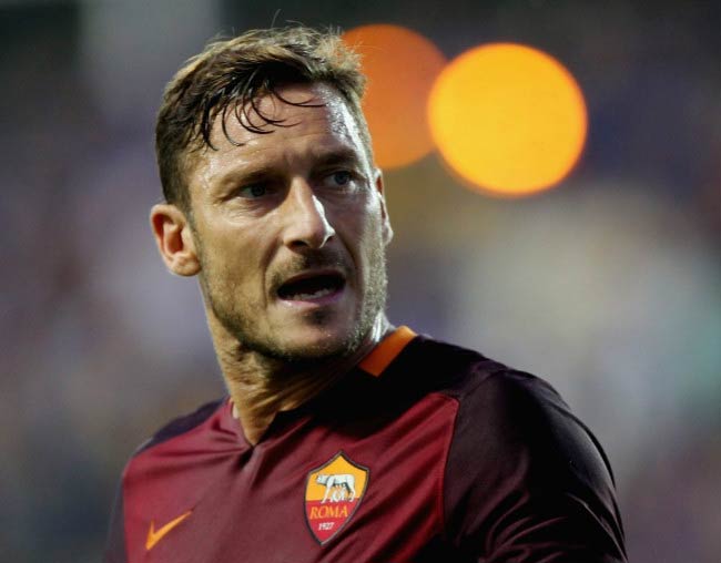 Francesco Totti in a Serie A match between Roma and Frosinone Calcio in September 2015