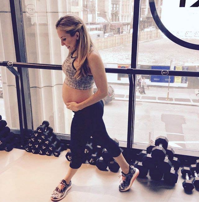 Pregnant Anna Kaiser in the gym